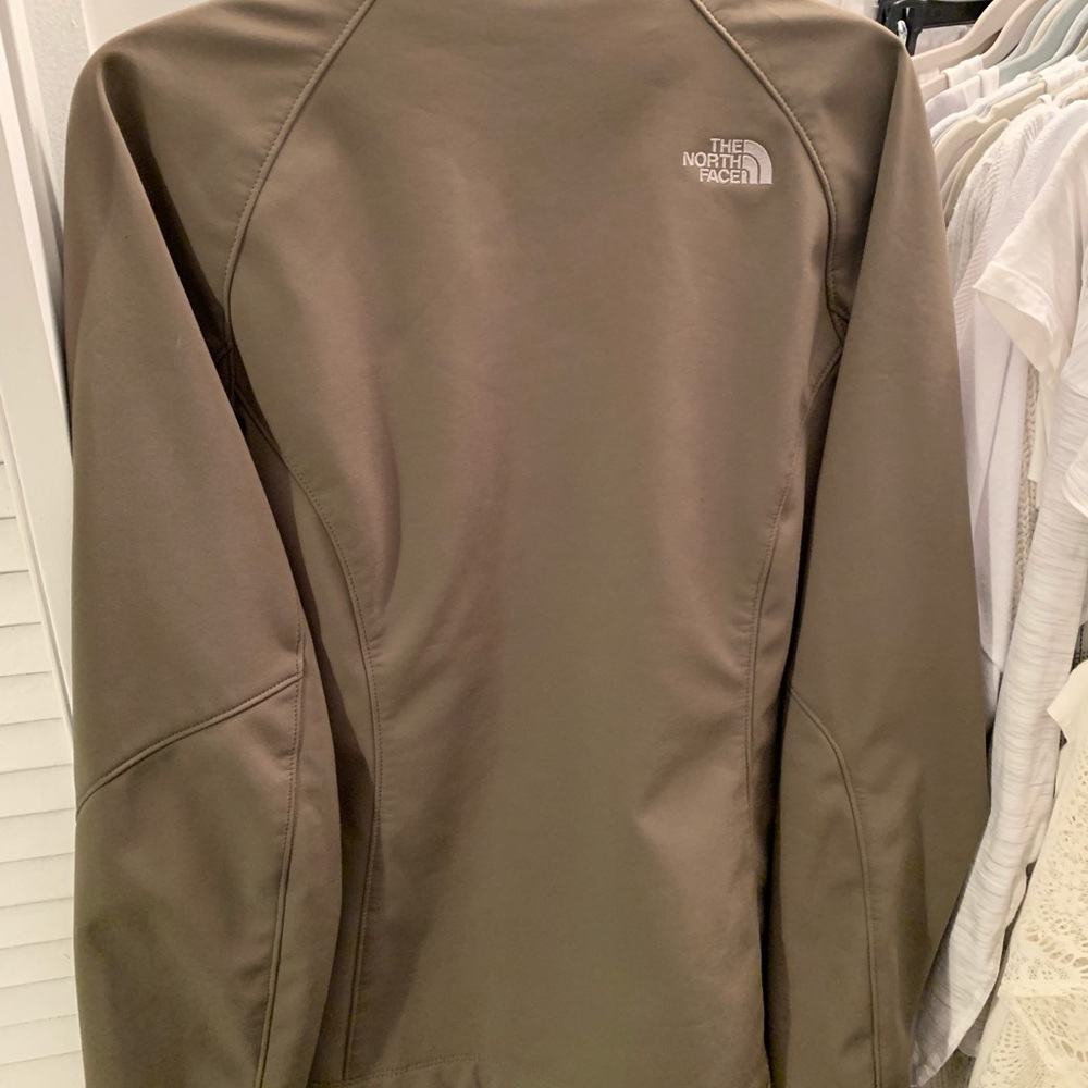 Woman’s Northface jacket